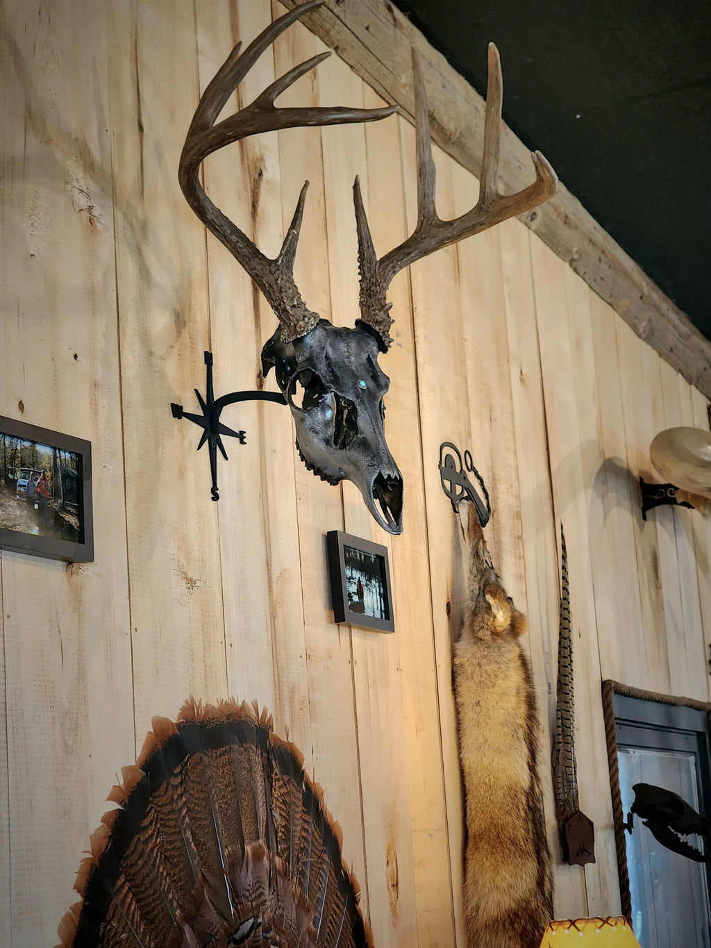 Compass - Swivel Skull Hanger