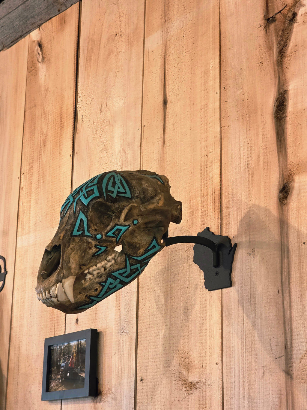 Wisconsin - Swivel Skull Hanger